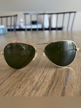 Authentic Unisex Ray-Ban Classic Gold Aviator Sunglasses with Dark Green Lenses